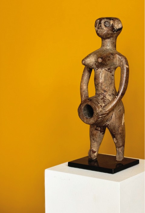 statue_fond_jaune (Small)